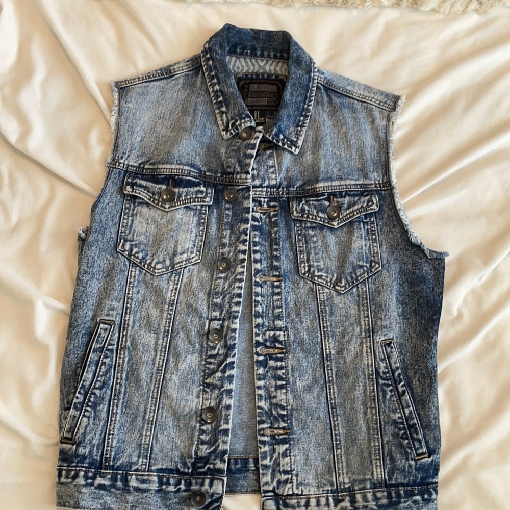 Men’s acid wash denim vest